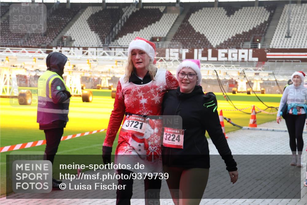 07.12.2025 - St. Pauli X-Mass-Run No. 15 Luisa Fischer http://msf.ph/oto/9379739 07.12.2025 10:36:10 Ziel 15, 3721, 15, 3224, 00, 350, 998, 1100, 1365, 1822, 2406, 2489, 3224, 3476, 3721, 4034, 4595 meine-sportfotos.de