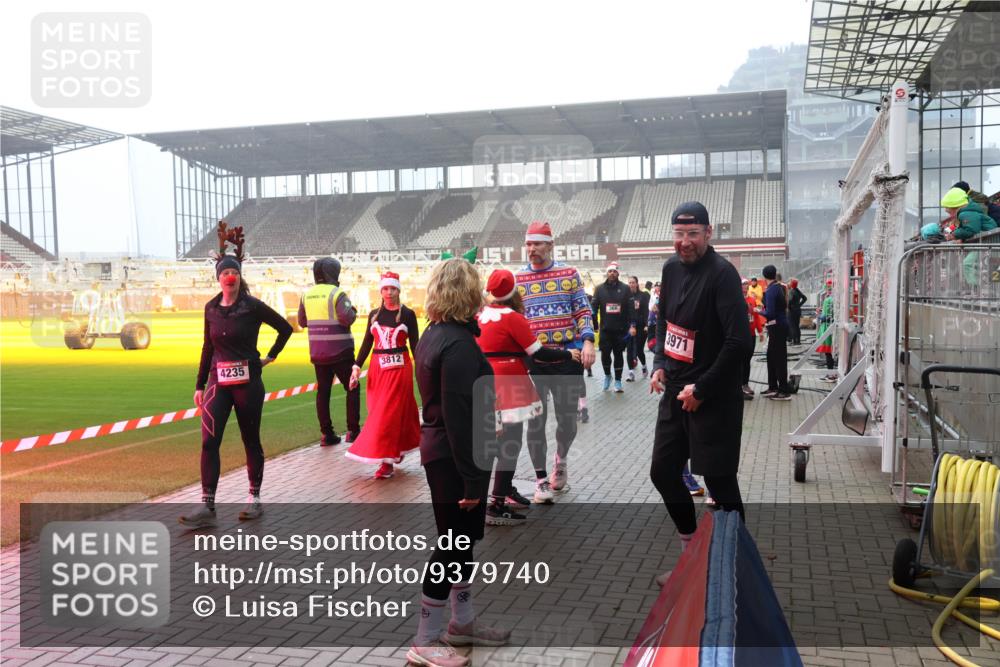 07.12.2025 - St. Pauli X-Mass-Run No. 15 Luisa Fischer http://msf.ph/oto/9379740 07.12.2025 10:07:33 Ziel 4235, 3812, 366, 3971, 217, 256, 265, 272, 366, 421, 517, 657, 685, 716, 767, 792, 867, 972, 975, 1007, 1103, 1187, 1234, 1505, 1572, 1735, 1736, 2129, 2983, 3189, 3330, 3333, 3414, 3945, 3970, 3971, 4354, 4735, 4738 meine-sportfotos.de
