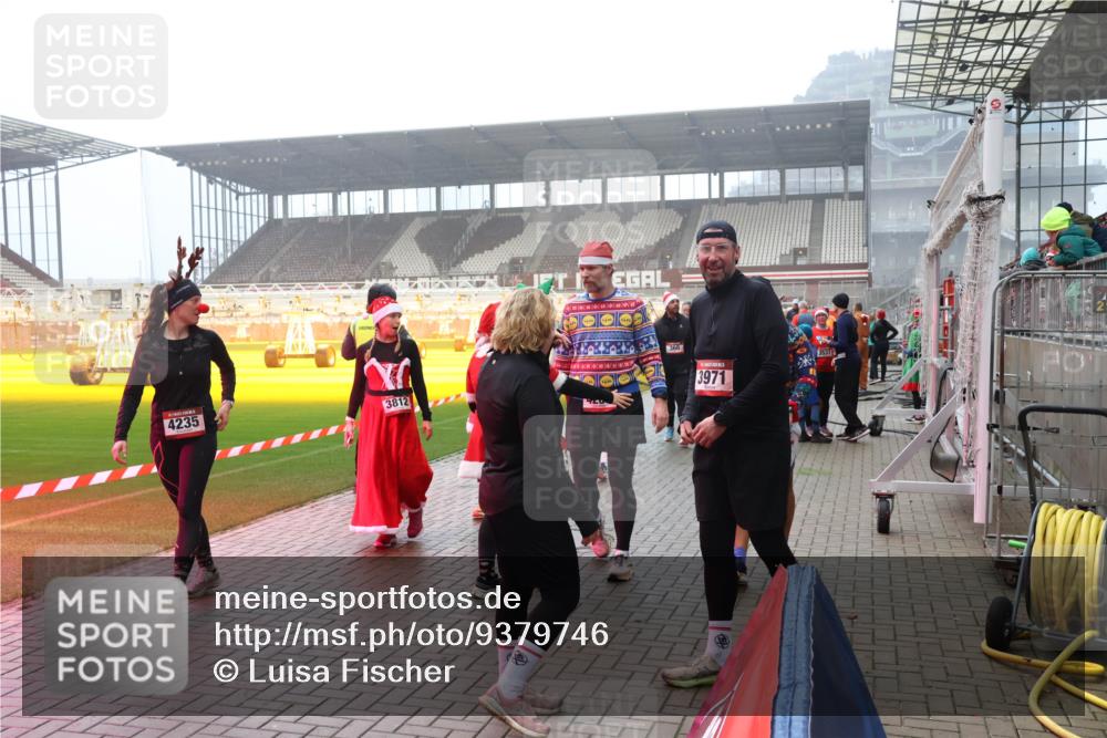 07.12.2025 - St. Pauli X-Mass-Run No. 15 Luisa Fischer http://msf.ph/oto/9379746 07.12.2025 10:07:34 Ziel 4235, 3812, 3971, 3537, 217, 256, 265, 272, 366, 421, 517, 657, 685, 716, 767, 792, 867, 972, 975, 1007, 1103, 1187, 1234, 1505, 1572, 1735, 1736, 2129, 2983, 3189, 3330, 3333, 3414, 3945, 4354, 4735, 4738 meine-sportfotos.de