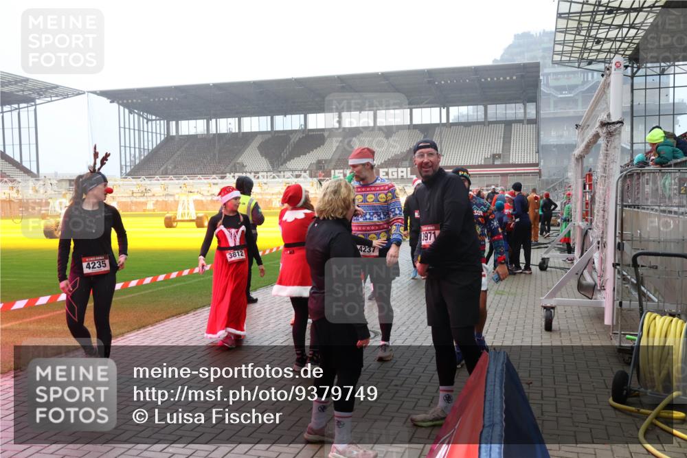 07.12.2025 - St. Pauli X-Mass-Run No. 15 Luisa Fischer http://msf.ph/oto/9379749 07.12.2025 10:07:34 Ziel 4235, 3812, 4237, 8971, 217, 256, 265, 272, 366, 421, 517, 657, 685, 716, 767, 792, 867, 972, 975, 1007, 1103, 1187, 1234, 1505, 1572, 1735, 1736, 2129, 2983, 3189, 3330, 3333, 3414, 3945, 4354, 4735, 4738 meine-sportfotos.de