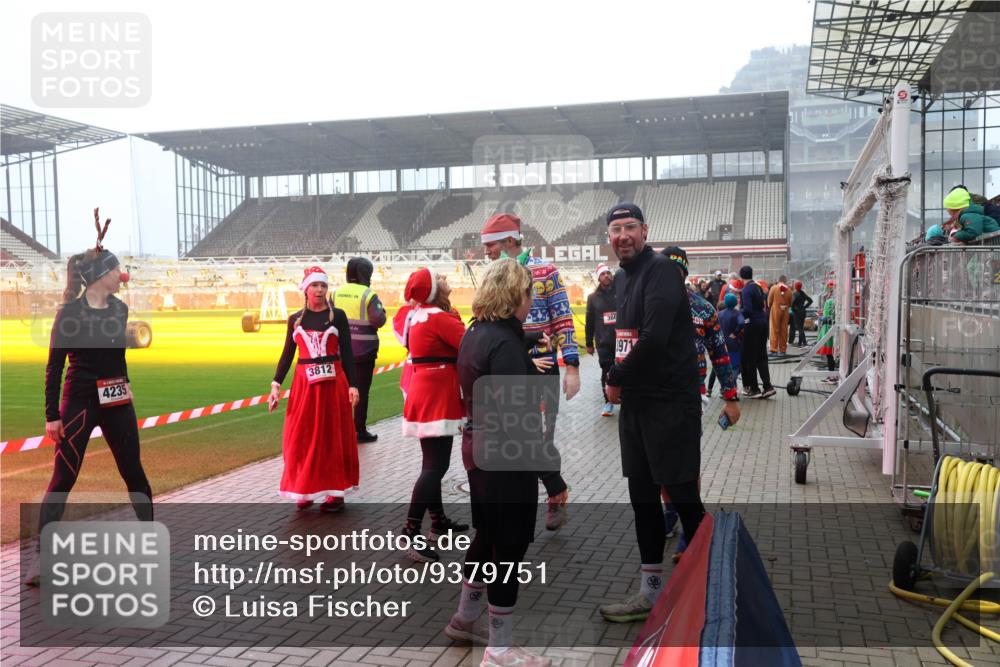 07.12.2025 - St. Pauli X-Mass-Run No. 15 Luisa Fischer http://msf.ph/oto/9379751 07.12.2025 10:07:34 Ziel 4235, 3812, 1971, 217, 256, 265, 272, 366, 421, 517, 657, 685, 716, 767, 792, 867, 972, 975, 1007, 1103, 1187, 1234, 1505, 1572, 1735, 1736, 2129, 2983, 3189, 3330, 3333, 3414, 3945, 4354, 4735, 4738 meine-sportfotos.de