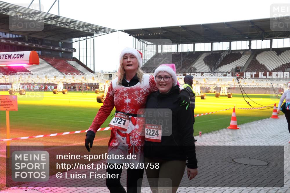 07.12.2025 - St. Pauli X-Mass-Run No. 15 Luisa Fischer http://msf.ph/oto/9379758 07.12.2025 10:36:12 Ziel 15, 3721, 15, 3224, 350, 998, 1100, 1365, 1822, 2489, 3224, 3476, 3721, 4034, 4595 meine-sportfotos.de