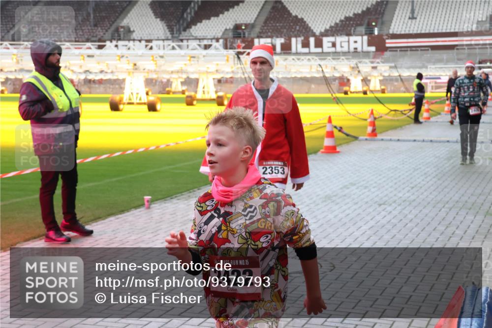 07.12.2025 - St. Pauli X-Mass-Run No. 15 Luisa Fischer http://msf.ph/oto/9379793 07.12.2025 10:36:20 Ziel 15, 2422, 2353, 350, 1822, 2489, 3476, 4034 meine-sportfotos.de