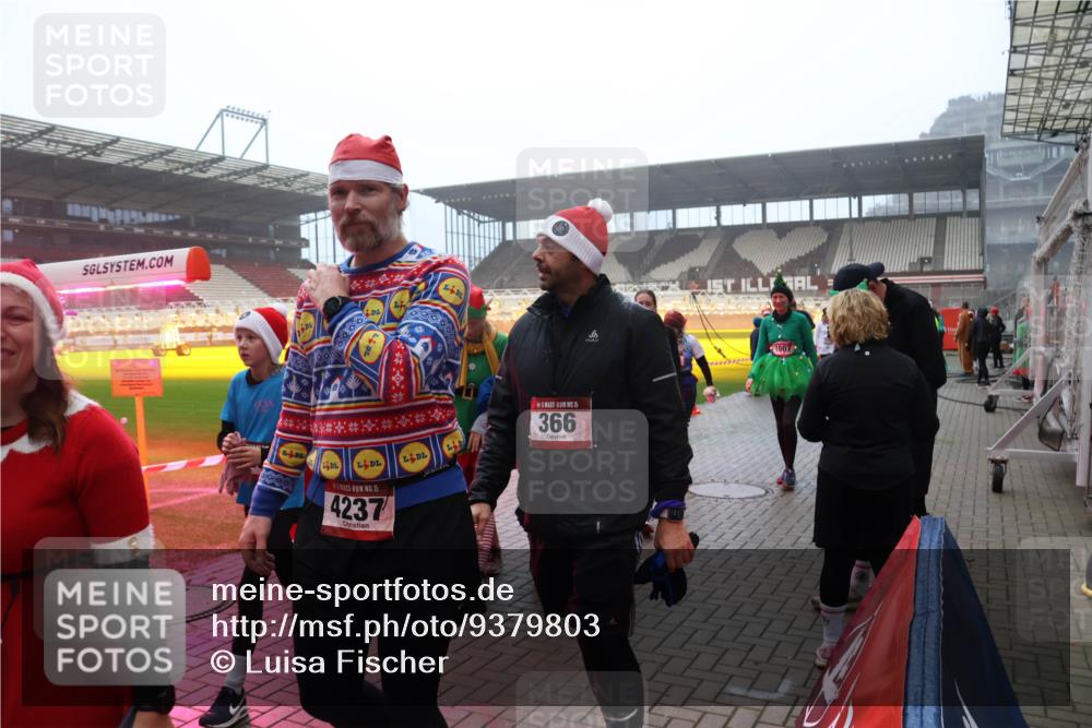 07.12.2025 - St. Pauli X-Mass-Run No. 15 Luisa Fischer http://msf.ph/oto/9379803 07.12.2025 10:07:41 Ziel 15, 4237, 15, 366, 1007, 217, 256, 265, 272, 366, 421, 517, 657, 685, 716, 767, 792, 867, 972, 975, 1007, 1103, 1187, 1234, 1505, 1543, 1572, 1735, 1736, 2983, 3003, 3189, 3414, 3945, 4354, 4735, 4738 meine-sportfotos.de