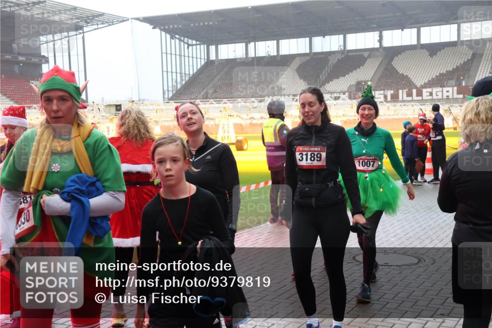 07.12.2025 - St. Pauli X-Mass-Run No. 15 Luisa Fischer http://msf.ph/oto/9379819 07.12.2025 10:07:42 Ziel 681, 530, 15, 3189, 1007, 217, 256, 265, 272, 366, 421, 517, 657, 685, 716, 767, 792, 867, 972, 975, 1007, 1103, 1187, 1234, 1505, 1543, 1572, 1735, 1736, 2983, 3003, 3189, 3414, 3945, 4354 meine-sportfotos.de
