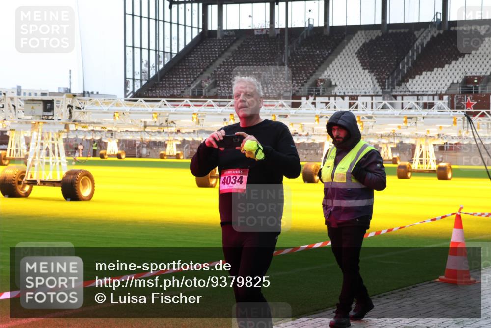 07.12.2025 - St. Pauli X-Mass-Run No. 15 Luisa Fischer http://msf.ph/oto/9379825 07.12.2025 10:36:37 Ziel 15, 4034, 709, 350, 2489, 2948, 3089, 3476, 4034, 4200, 4599 meine-sportfotos.de