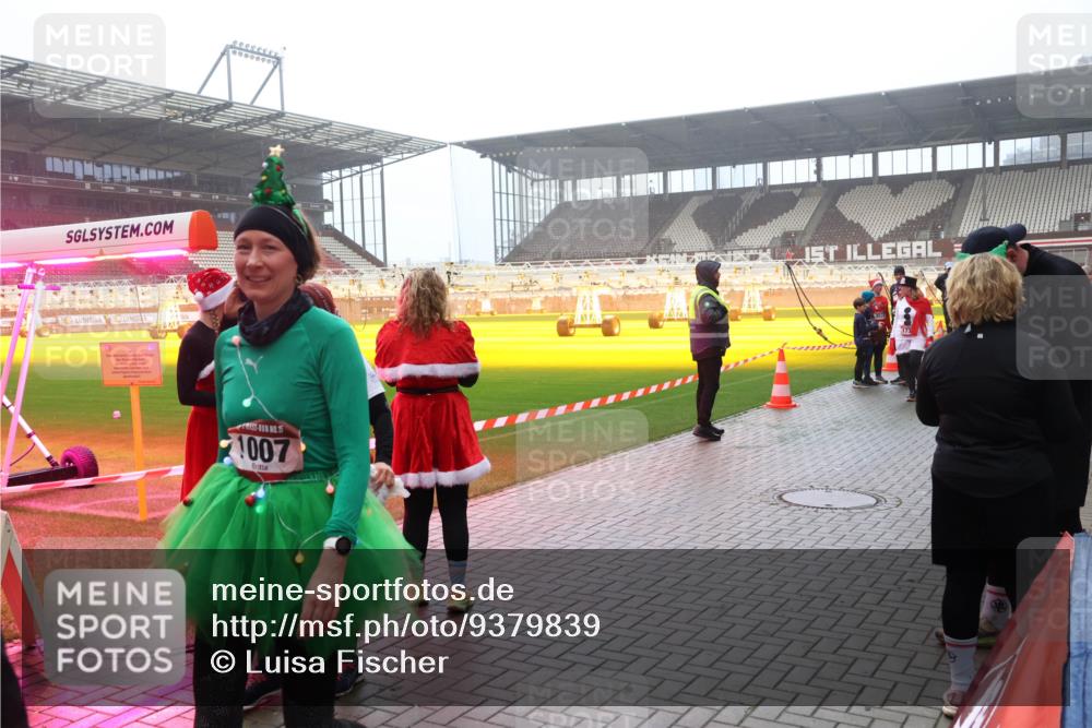 07.12.2025 - St. Pauli X-Mass-Run No. 15 Luisa Fischer http://msf.ph/oto/9379839 07.12.2025 10:07:45 Ziel 1007, 217, 256, 265, 272, 366, 421, 517, 657, 685, 716, 767, 792, 972, 975, 1103, 1187, 1234, 1447, 1449, 1505, 1543, 1572, 1735, 1736, 2983, 3003, 3189, 3414, 3945, 4354 meine-sportfotos.de