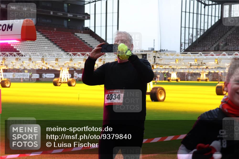 07.12.2025 - St. Pauli X-Mass-Run No. 15 Luisa Fischer http://msf.ph/oto/9379840 07.12.2025 10:36:39 Ziel 15, 4034, 18, 350, 2489, 2948, 3089, 3476, 4034, 4200, 4591, 4599 meine-sportfotos.de