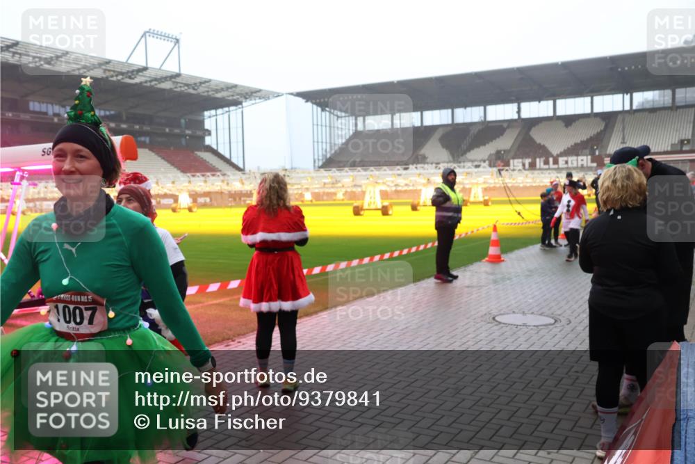 07.12.2025 - St. Pauli X-Mass-Run No. 15 Luisa Fischer http://msf.ph/oto/9379841 07.12.2025 10:07:45 Ziel 15, 1007, 217, 256, 265, 272, 366, 421, 517, 657, 685, 716, 767, 792, 972, 975, 1103, 1187, 1234, 1447, 1449, 1505, 1543, 1572, 1735, 1736, 2983, 3003, 3189, 3414, 3945, 4354 meine-sportfotos.de