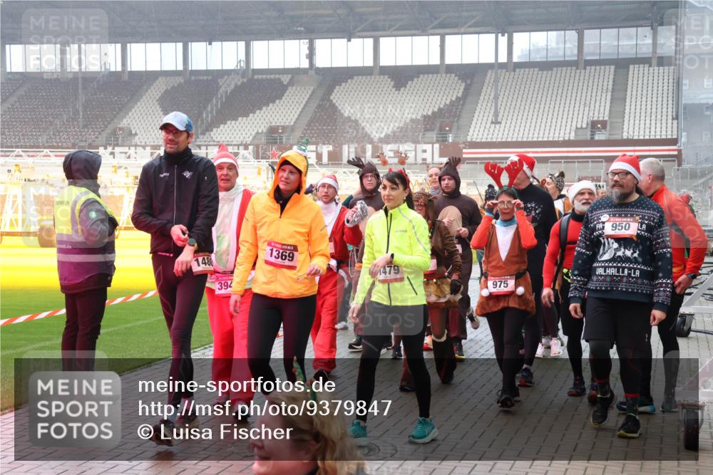 07.12.2025 - St. Pauli X-Mass-Run No. 15 Luisa Fischer http://msf.ph/oto/9379847 07.12.2025 10:08:00 Ziel 1480, 394, 1369, 1479, 975, 950, 256, 265, 272, 517, 657, 685, 716, 767, 1187, 1234, 1447, 1449, 1543, 1905, 2983, 3003, 3414 meine-sportfotos.de