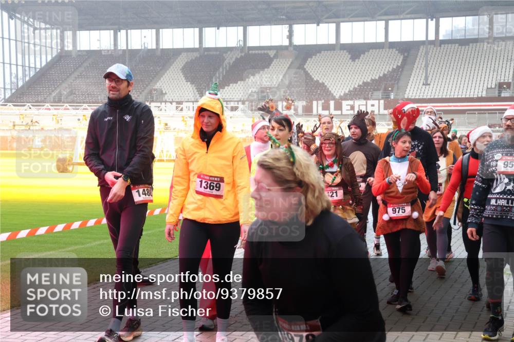 07.12.2025 - St. Pauli X-Mass-Run No. 15 Luisa Fischer http://msf.ph/oto/9379857 07.12.2025 10:08:01 Ziel 95, 1480, 1, 15, 1369, 21, 975, 256, 265, 272, 517, 657, 685, 716, 767, 1187, 1234, 1447, 1449, 1543, 1905, 2983, 3003, 3414 meine-sportfotos.de