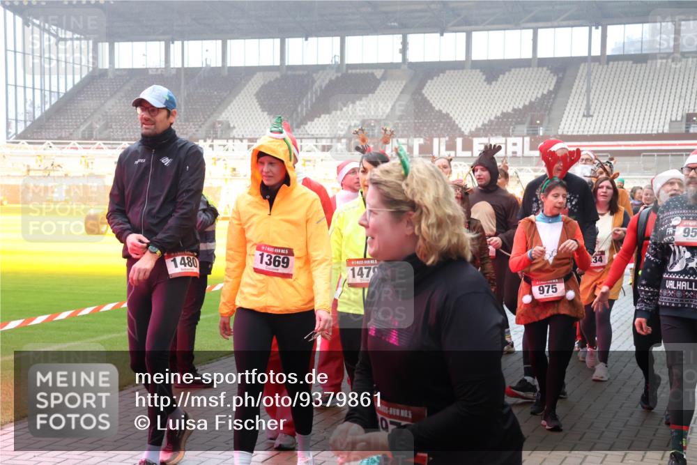 07.12.2025 - St. Pauli X-Mass-Run No. 15 Luisa Fischer http://msf.ph/oto/9379861 07.12.2025 10:08:01 Ziel 1480, 5, 1369, 5, 1479, 5, 975, 34, 95, 256, 265, 272, 517, 657, 685, 716, 767, 1187, 1234, 1447, 1449, 1543, 1905, 2983, 3003, 3414 meine-sportfotos.de