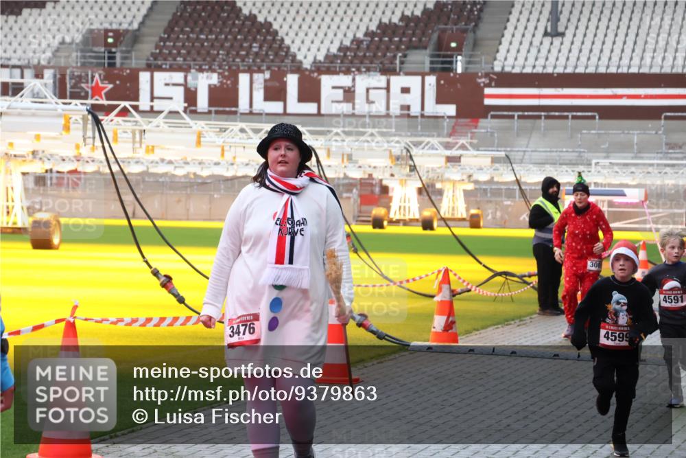 07.12.2025 - St. Pauli X-Mass-Run No. 15 Luisa Fischer http://msf.ph/oto/9379863 07.12.2025 10:36:49 Ziel 5, 3476, 308, 4599, 4591, 350, 511, 717, 833, 2948, 3089, 3382, 3476, 4200, 4591, 4597, 4599 meine-sportfotos.de