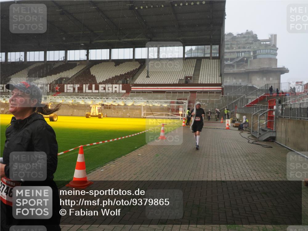 07.12.2025 - St. Pauli X-Mass-Run No. 15 Fabian Wolf http://msf.ph/oto/9379865 07.12.2025 10:08:25 Ziel 2650, 2746 meine-sportfotos.de