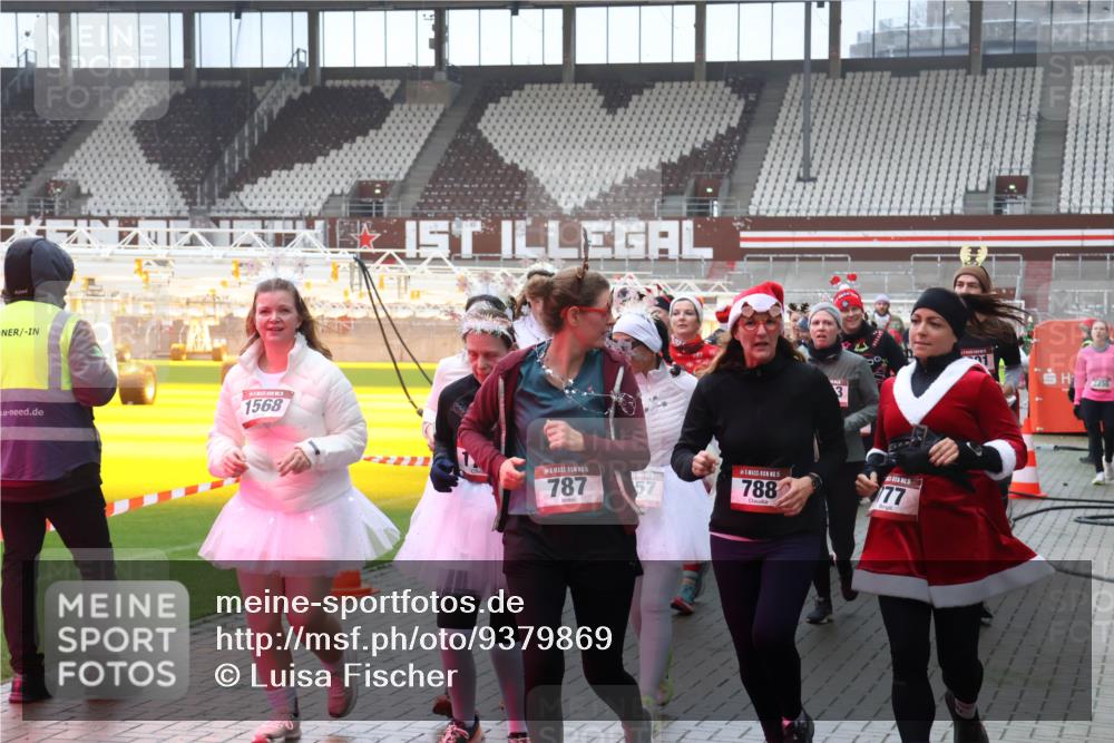 07.12.2025 - St. Pauli X-Mass-Run No. 15 Luisa Fischer http://msf.ph/oto/9379869 07.12.2025 11:11:53 Ziel 1568, 787, 57, 5, 788, 77, 5, 31, 48, 171, 182, 190, 411, 660, 679, 689, 690, 697, 698, 777, 787, 788, 812, 815, 817, 832, 841, 909, 1145, 1146, 1147, 1309, 1321, 1518, 1519, 1557, 1565, 1568, 1589, 1619, 1707, 1711, 1714, 1767, 1770, 2258, 2742, 4801, 4805, 4806, 4810, 4813, 5005, 5006 meine-sportfotos.de