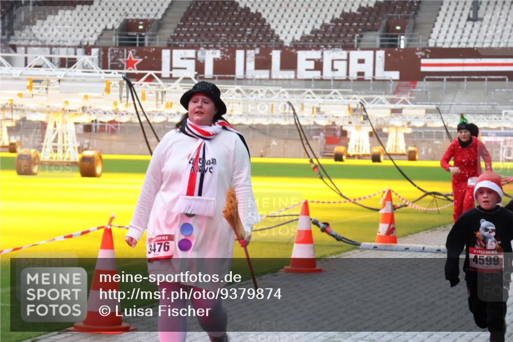 07.12.2025 - St. Pauli X-Mass-Run No. 15 Luisa Fischer http://msf.ph/oto/9379874 07.12.2025 10:36:50 Ziel 3476, 4599, 350, 511, 521, 717, 833, 2948, 3089, 3382, 3476, 4200, 4591, 4597, 4599 meine-sportfotos.de