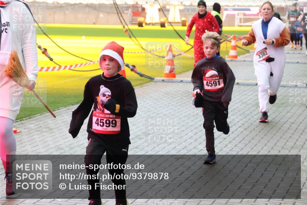 07.12.2025 - St. Pauli X-Mass-Run No. 15 Luisa Fischer http://msf.ph/oto/9379878 07.12.2025 10:36:51 Ziel 4599, 15, 4591, 3382, 350, 511, 521, 717, 833, 2948, 3089, 3382, 3476, 4200, 4591, 4597, 4599 meine-sportfotos.de