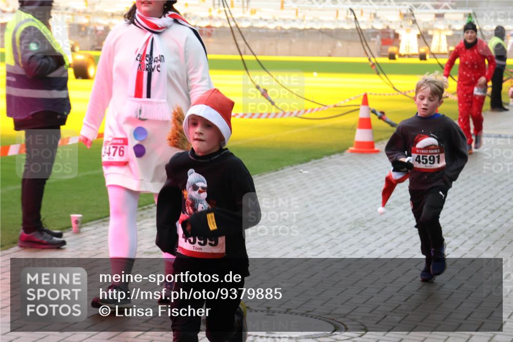 07.12.2025 - St. Pauli X-Mass-Run No. 15 Luisa Fischer http://msf.ph/oto/9379885 07.12.2025 10:36:51 Ziel 476, 1999, 4591, 350, 511, 521, 717, 833, 2948, 3089, 3382, 3476, 4200, 4591, 4597, 4599 meine-sportfotos.de