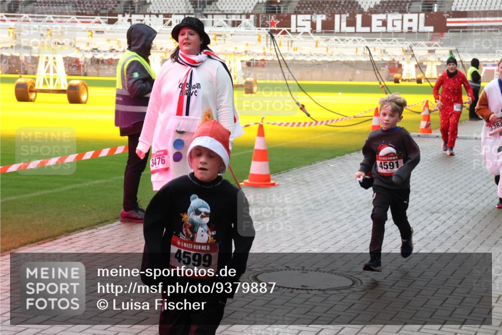 07.12.2025 - St. Pauli X-Mass-Run No. 15 Luisa Fischer http://msf.ph/oto/9379887 07.12.2025 10:36:52 Ziel 3476, 15, 4599, 1, 4591, 30, 3382, 511, 521, 665, 717, 833, 2948, 3089, 3382, 4200, 4591, 4597, 4599 meine-sportfotos.de