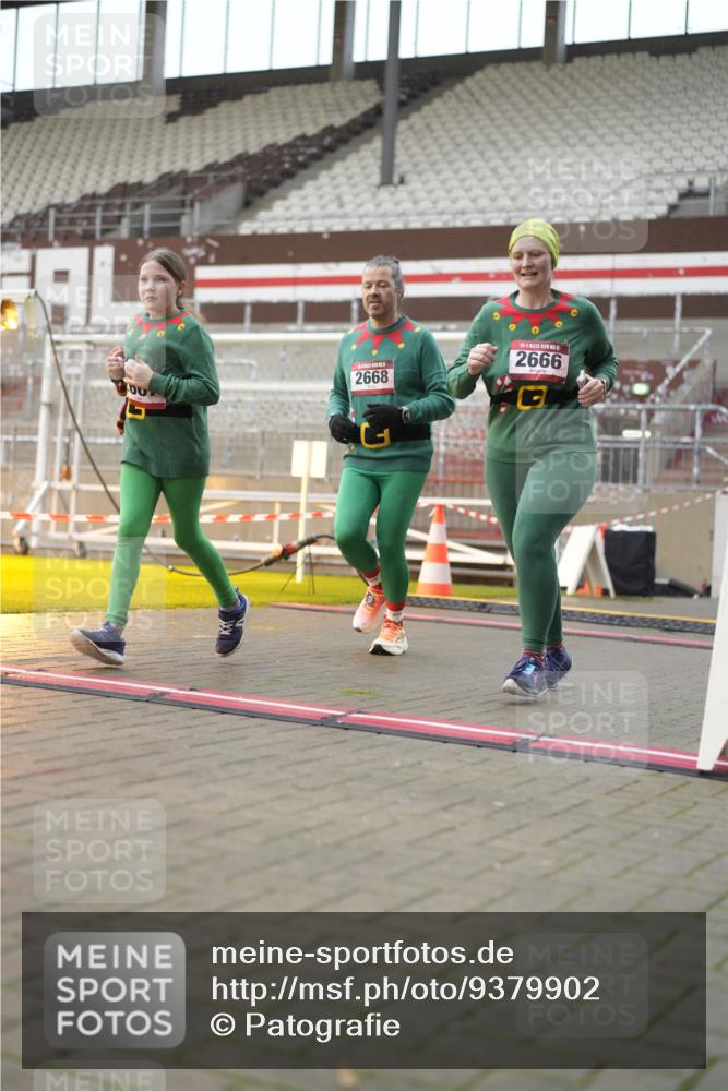 07.12.2025 - St. Pauli X-Mass-Run No. 15 Patografie http://msf.ph/oto/9379902 07.12.2025 10:15:04 Ziel 308, 438, 762, 2666, 2667, 2668, 2883, 2891, 3741, 4001, 4004 meine-sportfotos.de