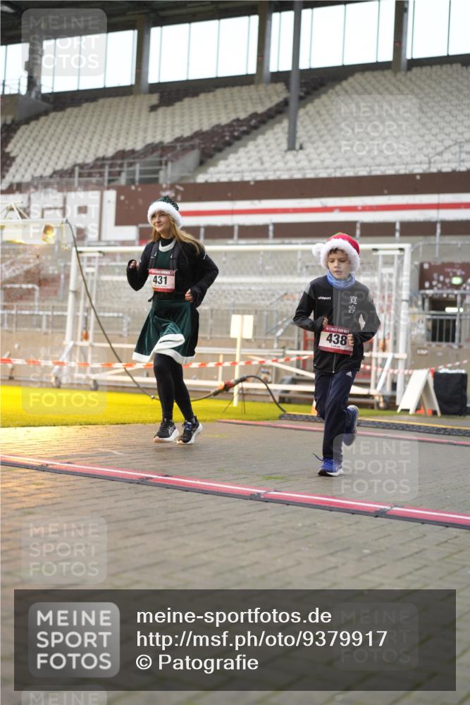 07.12.2025 - St. Pauli X-Mass-Run No. 15 Patografie http://msf.ph/oto/9379917 07.12.2025 10:15:09 Ziel 308, 431, 438, 762, 1180, 1183, 2666, 2667, 2668, 2883, 2891, 3103, 3741 meine-sportfotos.de