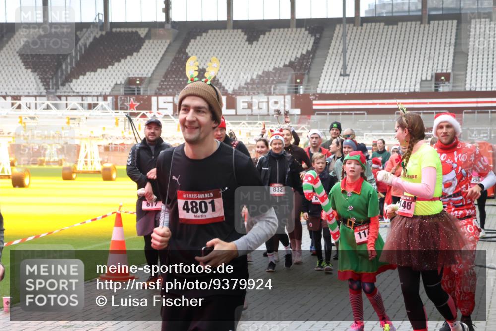 07.12.2025 - St. Pauli X-Mass-Run No. 15 Luisa Fischer http://msf.ph/oto/9379924 07.12.2025 11:11:57 Ziel 1, 817, 15, 4801, 832, 8, 116, 5, 146, 258, 171, 182, 190, 411, 679, 689, 690, 697, 698, 777, 787, 788, 812, 815, 817, 832, 841, 909, 1145, 1146, 1147, 1186, 1309, 1321, 1518, 1519, 1557, 1565, 1568, 1589, 1619, 1707, 1711, 1714, 1767, 1770, 2258, 2742, 4801, 4805, 4806, 4810, 4813, 5005, 5006 meine-sportfotos.de