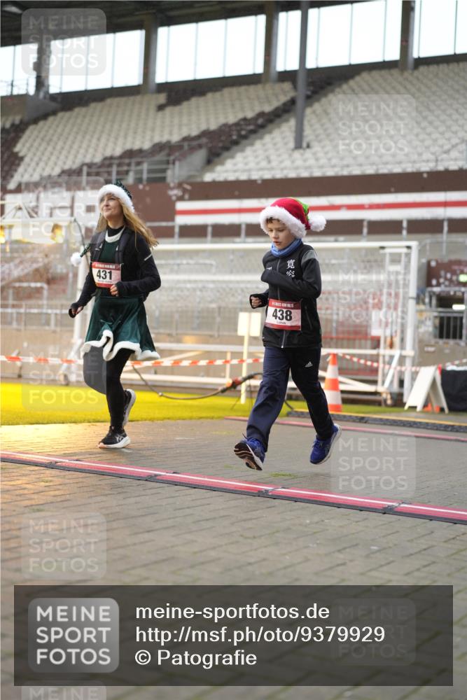 07.12.2025 - St. Pauli X-Mass-Run No. 15 Patografie http://msf.ph/oto/9379929 07.12.2025 10:15:10 Ziel 308, 431, 436, 438, 1180, 1183, 1885, 2666, 2667, 2668, 2883, 2891, 3103, 3741, 4536 meine-sportfotos.de