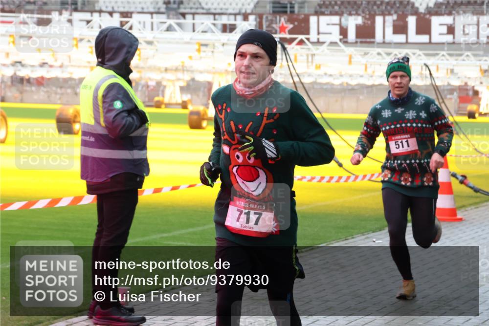 07.12.2025 - St. Pauli X-Mass-Run No. 15 Luisa Fischer http://msf.ph/oto/9379930 07.12.2025 10:37:00 Ziel 06, 15, 717, 511, 37, 511, 521, 665, 717, 833, 2615, 2948, 3056, 3089, 3263, 3382, 4200, 4591, 4597, 4599, 4690, 4691, 4693 meine-sportfotos.de