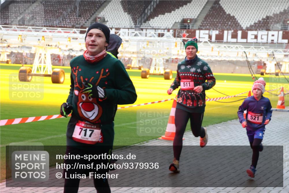 07.12.2025 - St. Pauli X-Mass-Run No. 15 Luisa Fischer http://msf.ph/oto/9379936 07.12.2025 10:37:01 Ziel 717, 511, 521, 37, 511, 521, 665, 717, 833, 2615, 2948, 3056, 3089, 3263, 3382, 4200, 4591, 4597, 4599, 4690, 4691, 4693 meine-sportfotos.de