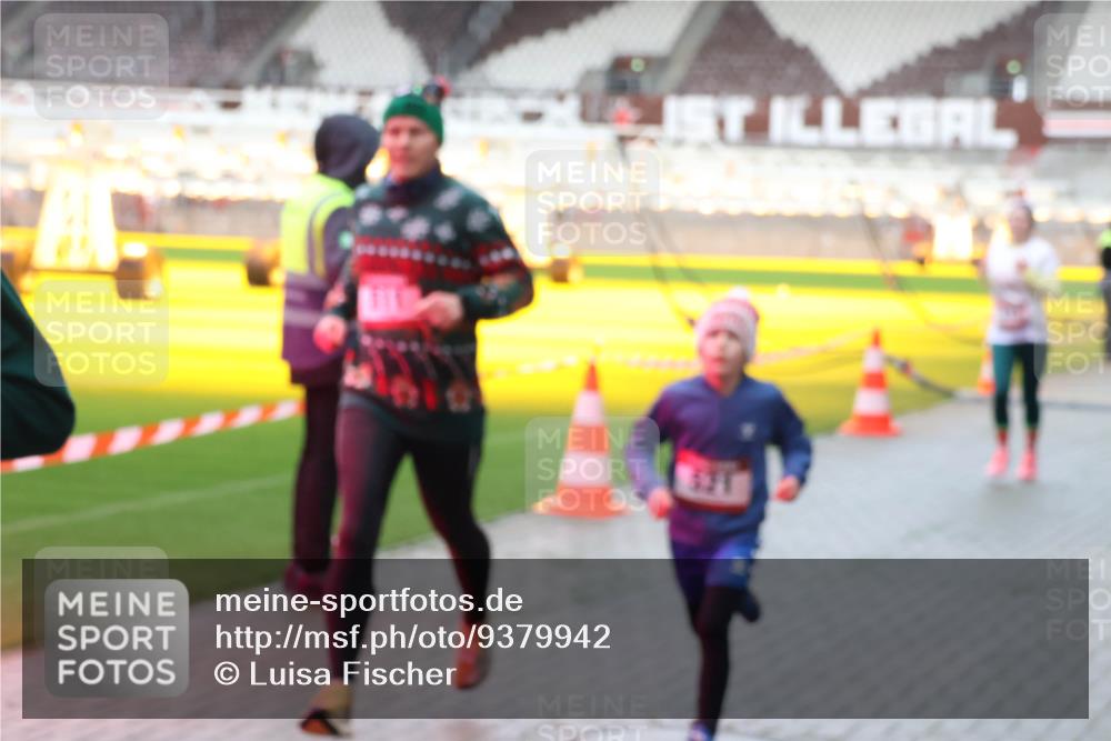 07.12.2025 - St. Pauli X-Mass-Run No. 15 Luisa Fischer http://msf.ph/oto/9379942 07.12.2025 10:37:01 Ziel 521, 37, 511, 521, 665, 717, 833, 2615, 2948, 3056, 3089, 3263, 3382, 4200, 4591, 4597, 4599, 4690, 4691, 4693 meine-sportfotos.de