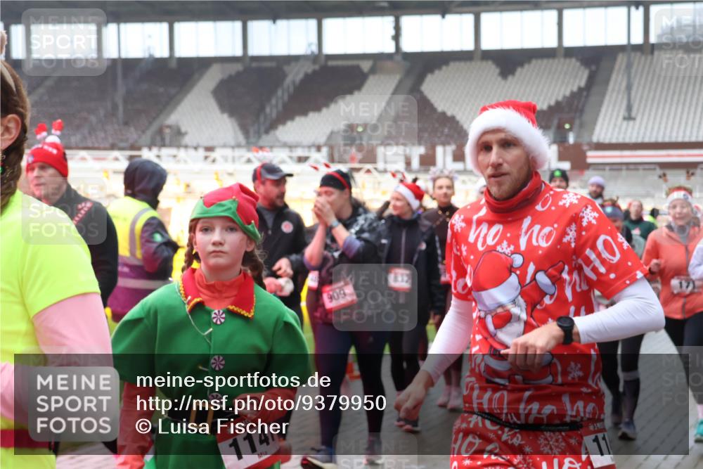 07.12.2025 - St. Pauli X-Mass-Run No. 15 Luisa Fischer http://msf.ph/oto/9379950 07.12.2025 11:12:00 Ziel 1147, 909, 11, 171, 182, 190, 411, 679, 689, 690, 694, 697, 698, 777, 787, 788, 812, 815, 817, 832, 841, 909, 1145, 1146, 1147, 1186, 1309, 1321, 1518, 1519, 1557, 1565, 1568, 1589, 1619, 1707, 1711, 1714, 1767, 1770, 2258, 2742, 4801, 4805, 4806, 4810, 4813, 5005, 5006 meine-sportfotos.de