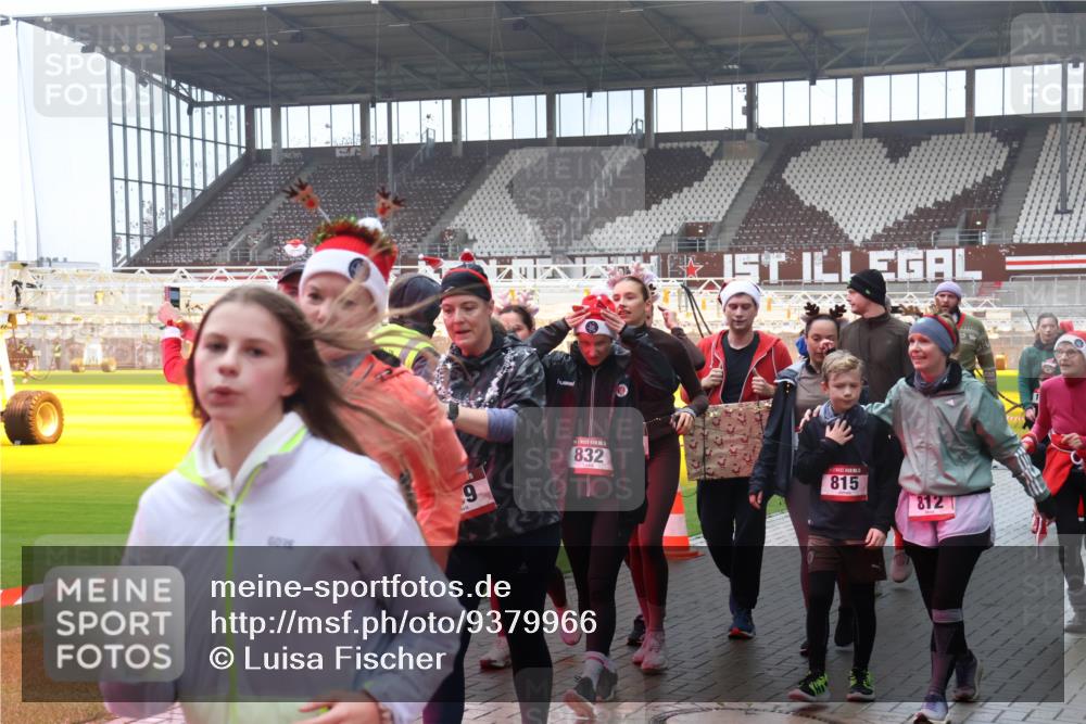 07.12.2025 - St. Pauli X-Mass-Run No. 15 Luisa Fischer http://msf.ph/oto/9379966 07.12.2025 11:12:02 Ziel 9, 832, 815, 812, 171, 182, 190, 408, 411, 679, 689, 690, 694, 697, 698, 777, 787, 788, 812, 815, 817, 832, 841, 909, 1145, 1146, 1147, 1186, 1309, 1321, 1519, 1557, 1565, 1568, 1589, 1619, 1707, 1711, 1714, 1767, 1770, 2258, 2742, 4801, 4805, 4806, 4810, 4813, 5005, 5006 meine-sportfotos.de