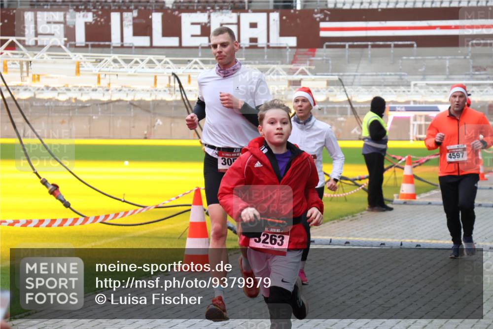 07.12.2025 - St. Pauli X-Mass-Run No. 15 Luisa Fischer http://msf.ph/oto/9379979 07.12.2025 10:37:09 Ziel 03, 30, 3263, 4597, 4597, 37, 503, 511, 521, 665, 717, 833, 2349, 2351, 2615, 2948, 3056, 3089, 3263, 3382, 4200, 4591, 4597, 4599, 4690, 4691, 4693 meine-sportfotos.de