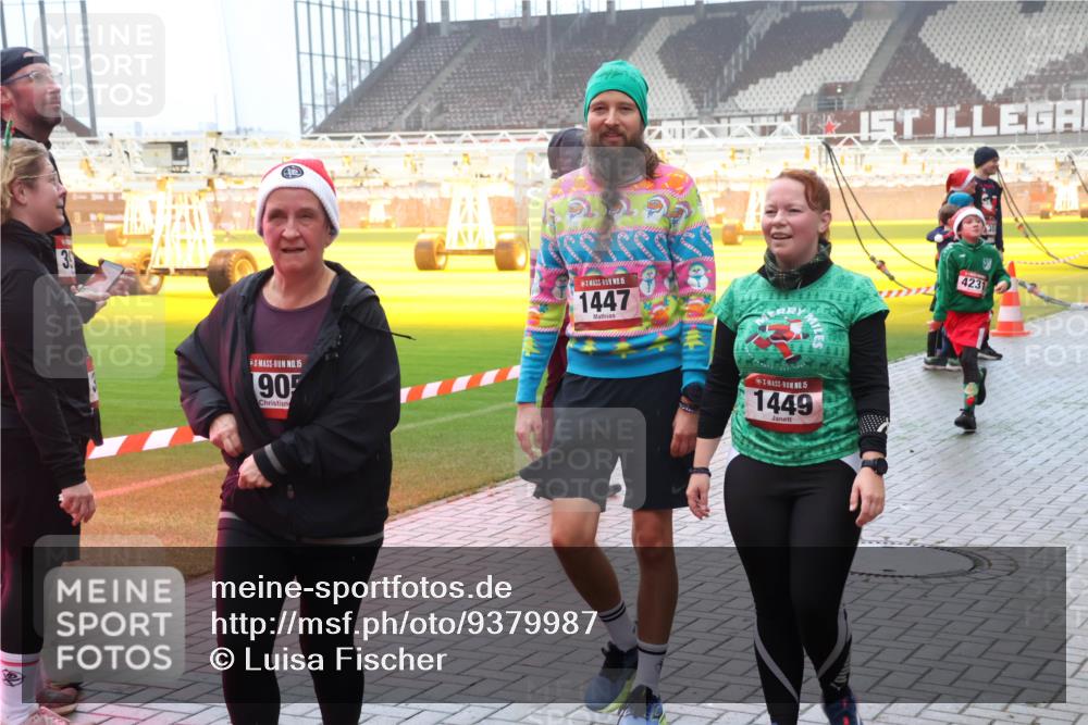 07.12.2025 - St. Pauli X-Mass-Run No. 15 Luisa Fischer http://msf.ph/oto/9379987 07.12.2025 10:08:17 Ziel 39, 15, 90, 106, 15, 1447, 15, 1449, 4231, 256, 265, 272, 657, 716, 767, 1234, 1447, 1449, 1543, 1905, 2691, 2692, 3003, 3627, 3628, 4231, 4623, 4624, 4626, 4734, 4737, 4740 meine-sportfotos.de