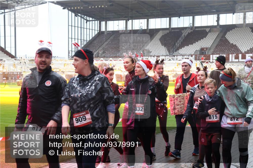 07.12.2025 - St. Pauli X-Mass-Run No. 15 Luisa Fischer http://msf.ph/oto/9379991 07.12.2025 11:12:04 Ziel 817, 15, 909, 15, 832, 06, 815, 812, 171, 182, 190, 408, 411, 437, 679, 689, 690, 694, 777, 787, 788, 812, 815, 817, 832, 841, 909, 1145, 1146, 1147, 1186, 1309, 1321, 1557, 1565, 1568, 1589, 1619, 1707, 1711, 1714, 1767, 1770, 2742, 4801, 4805, 4806, 4810, 4813, 5005, 5006 meine-sportfotos.de