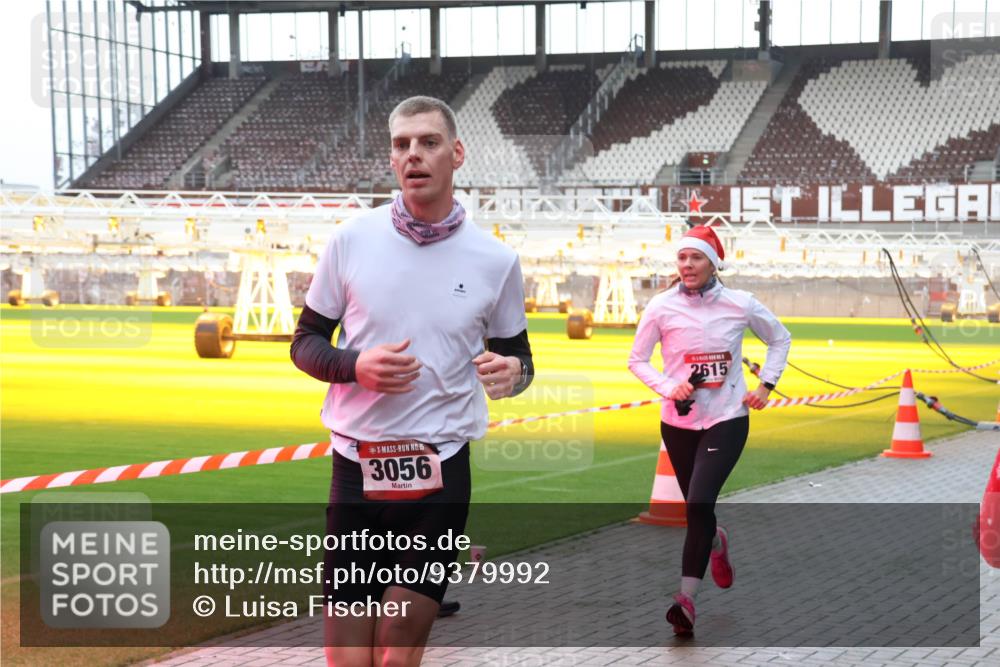07.12.2025 - St. Pauli X-Mass-Run No. 15 Luisa Fischer http://msf.ph/oto/9379992 07.12.2025 10:37:12 Ziel 15, 3056, 2615, 37, 503, 511, 521, 665, 717, 833, 2349, 2351, 2615, 2948, 3056, 3089, 3090, 3263, 3382, 4200, 4591, 4597, 4599, 4690, 4691, 4693 meine-sportfotos.de