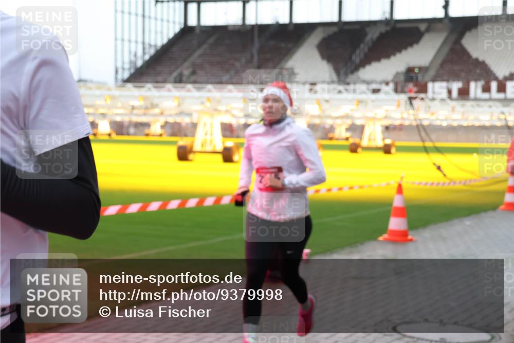 07.12.2025 - St. Pauli X-Mass-Run No. 15 Luisa Fischer http://msf.ph/oto/9379998 07.12.2025 10:37:13 Ziel 37, 503, 511, 521, 665, 717, 833, 2349, 2351, 2615, 2948, 3056, 3089, 3090, 3263, 3382, 4200, 4591, 4597, 4599, 4690, 4691, 4693 meine-sportfotos.de