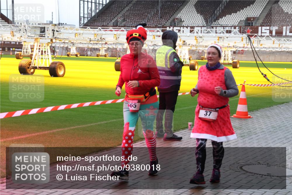 07.12.2025 - St. Pauli X-Mass-Run No. 15 Luisa Fischer http://msf.ph/oto/9380018 07.12.2025 10:37:24 Ziel 665, 37, 37, 503, 511, 521, 665, 717, 833, 2349, 2351, 2615, 3056, 3090, 3263, 3382, 4200, 4591, 4597, 4599, 4690, 4691, 4693, 4761 meine-sportfotos.de