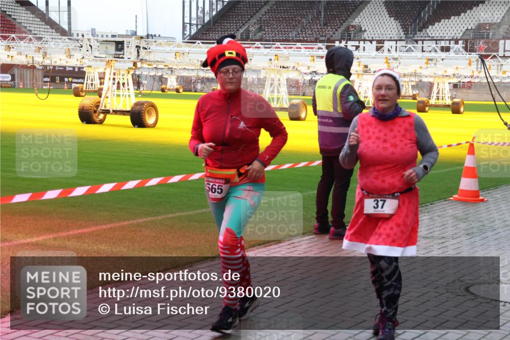 07.12.2025 - St. Pauli X-Mass-Run No. 15 Luisa Fischer http://msf.ph/oto/9380020 07.12.2025 10:37:24 Ziel 565, 37, 37, 503, 511, 521, 665, 717, 833, 2349, 2351, 2615, 3056, 3090, 3263, 3382, 4200, 4591, 4597, 4599, 4690, 4691, 4693, 4761 meine-sportfotos.de