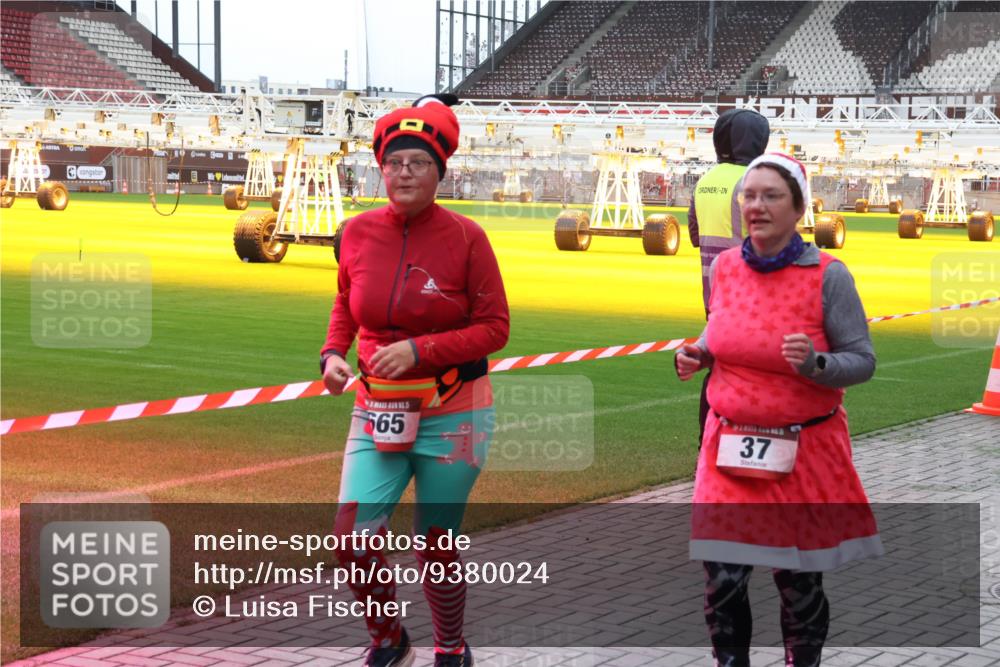 07.12.2025 - St. Pauli X-Mass-Run No. 15 Luisa Fischer http://msf.ph/oto/9380024 07.12.2025 10:37:25 Ziel 665, 37, 37, 503, 511, 521, 665, 717, 833, 2349, 2351, 2615, 3056, 3090, 3263, 3382, 4200, 4591, 4597, 4599, 4690, 4691, 4693, 4761 meine-sportfotos.de