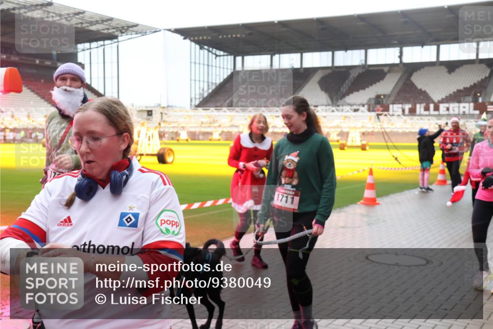 07.12.2025 - St. Pauli X-Mass-Run No. 15 Luisa Fischer http://msf.ph/oto/9380049 07.12.2025 11:12:10 Ziel 1711, 171, 182, 190, 408, 411, 437, 679, 689, 690, 694, 695, 788, 812, 815, 819, 841, 1145, 1146, 1147, 1186, 1309, 1321, 1589, 1711, 1714, 1767, 1770, 4801, 4805, 4806, 4810, 4813, 5005, 5006 meine-sportfotos.de
