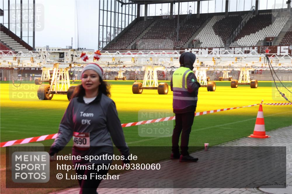 07.12.2025 - St. Pauli X-Mass-Run No. 15 Luisa Fischer http://msf.ph/oto/9380060 07.12.2025 10:37:32 Ziel 4690, 37, 503, 511, 521, 665, 717, 833, 2349, 2351, 2615, 3056, 3090, 3214, 3263, 4690, 4691, 4693, 4761 meine-sportfotos.de
