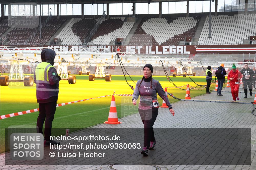 07.12.2025 - St. Pauli X-Mass-Run No. 15 Luisa Fischer http://msf.ph/oto/9380063 07.12.2025 10:37:35 Ziel 469, 476, 37, 503, 511, 521, 665, 717, 833, 2349, 2351, 2615, 3056, 3090, 3214, 3263, 4690, 4691, 4693, 4761 meine-sportfotos.de