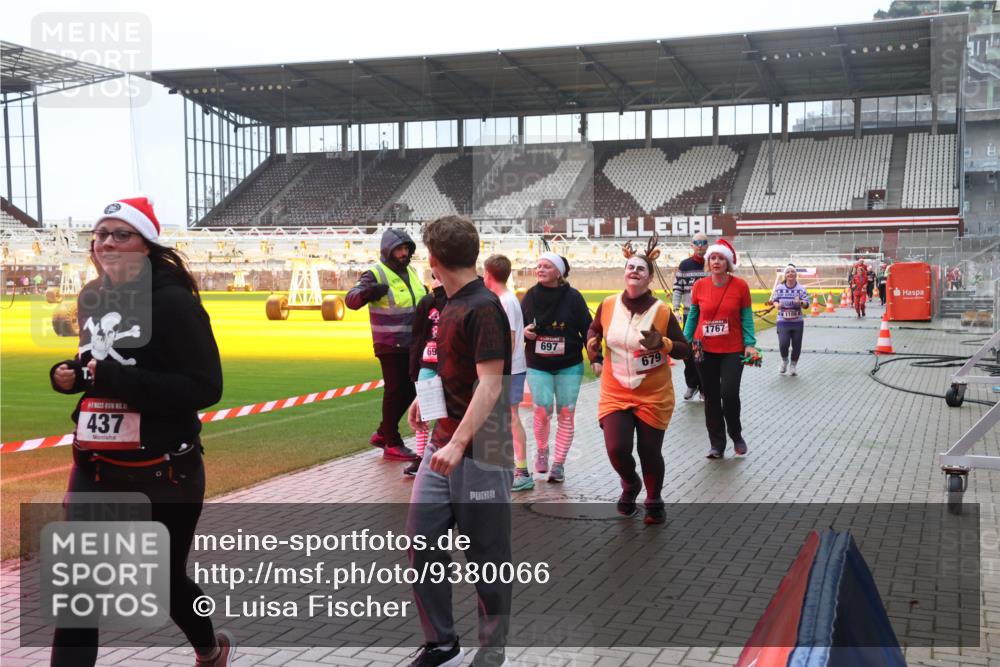 07.12.2025 - St. Pauli X-Mass-Run No. 15 Luisa Fischer http://msf.ph/oto/9380066 07.12.2025 11:12:20 Ziel 437, 69, 697, 679, 1767, 76, 79, 388, 408, 416, 437, 679, 689, 690, 694, 695, 819, 1186, 1246, 1278, 1309, 1321, 1589, 1711, 1714, 1767 meine-sportfotos.de