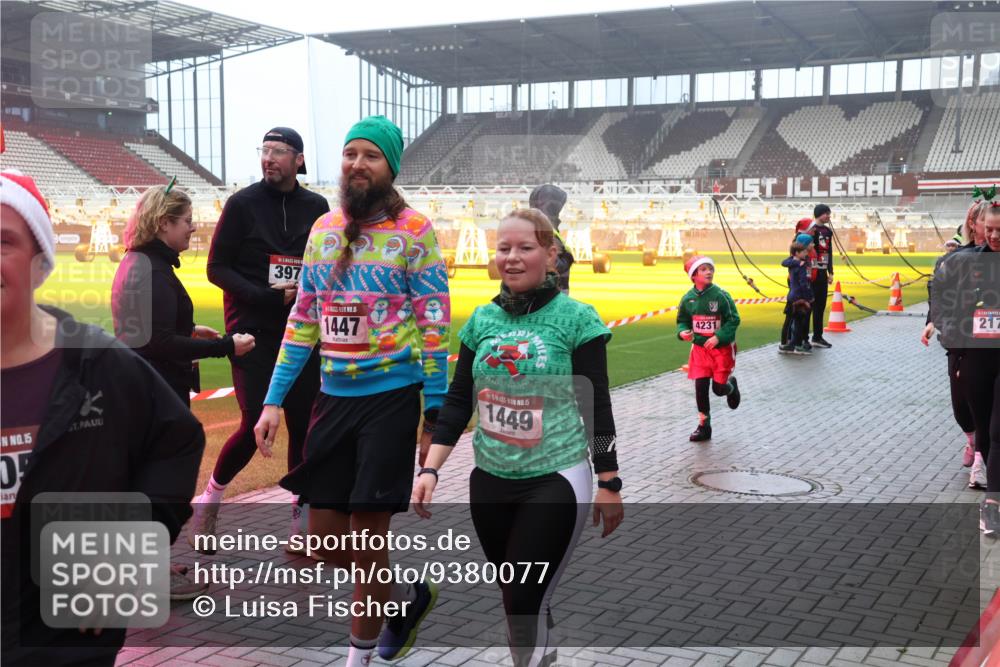 07.12.2025 - St. Pauli X-Mass-Run No. 15 Luisa Fischer http://msf.ph/oto/9380077 07.12.2025 10:08:18 Ziel 15, 397, 5, 1447, 5, 1449, 4231, 217, 657, 716, 767, 1447, 1449, 1543, 1905, 2691, 2692, 3003, 3627, 3628, 4231, 4623, 4624, 4626, 4734, 4737, 4740 meine-sportfotos.de