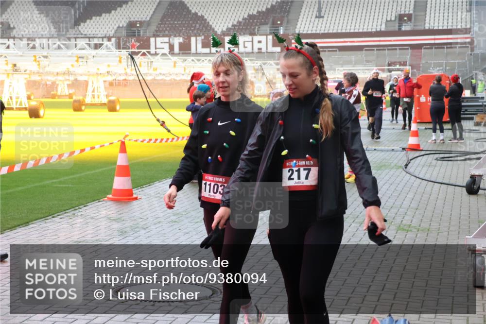 07.12.2025 - St. Pauli X-Mass-Run No. 15 Luisa Fischer http://msf.ph/oto/9380094 07.12.2025 10:08:20 Ziel 15, 1103, 15, 217, 4623, 1447, 1449, 1543, 1905, 2691, 2692, 3003, 3627, 3628, 4231, 4623, 4624, 4626, 4734, 4737, 4740 meine-sportfotos.de
