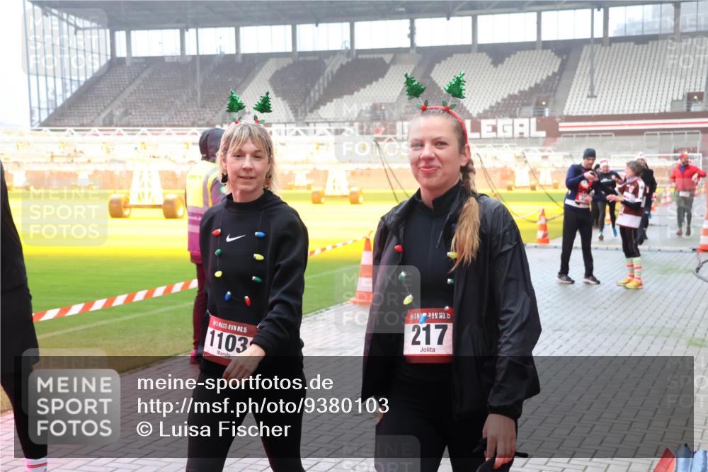 07.12.2025 - St. Pauli X-Mass-Run No. 15 Luisa Fischer http://msf.ph/oto/9380103 07.12.2025 10:08:21 Ziel 15, 1103, 15, 217, 1447, 1449, 1543, 1905, 2691, 2692, 3003, 3627, 3628, 4231, 4623, 4624, 4626, 4734, 4737, 4740 meine-sportfotos.de