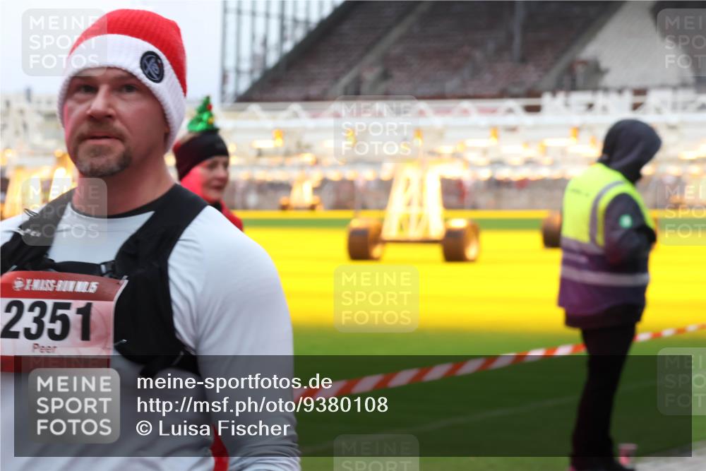 07.12.2025 - St. Pauli X-Mass-Run No. 15 Luisa Fischer http://msf.ph/oto/9380108 07.12.2025 10:38:03 Ziel 2351, 3069, 3214, 4761, 4872 meine-sportfotos.de