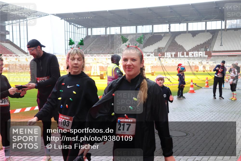 07.12.2025 - St. Pauli X-Mass-Run No. 15 Luisa Fischer http://msf.ph/oto/9380109 07.12.2025 10:08:22 Ziel 3970, 15, 1103, 15, 217, 3534, 1447, 1449, 1543, 1905, 2691, 2692, 3003, 3627, 3628, 4231, 4623, 4624, 4626, 4734, 4737, 4740 meine-sportfotos.de