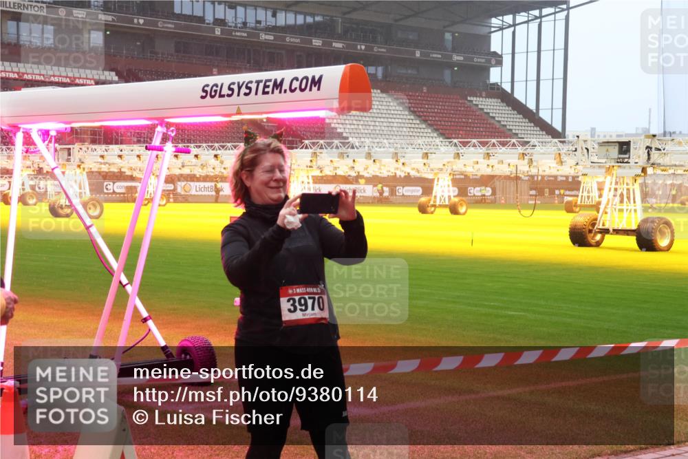 07.12.2025 - St. Pauli X-Mass-Run No. 15 Luisa Fischer http://msf.ph/oto/9380114 07.12.2025 10:08:28 Ziel 3970, 1447, 1449, 1905, 2691, 2692, 2746, 3627, 3628, 4231, 4623, 4624, 4626, 4734, 4737, 4740 meine-sportfotos.de